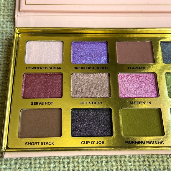 NWT Too Faced | Maple Syrup Pancakes Palette - Picture 3 of 5